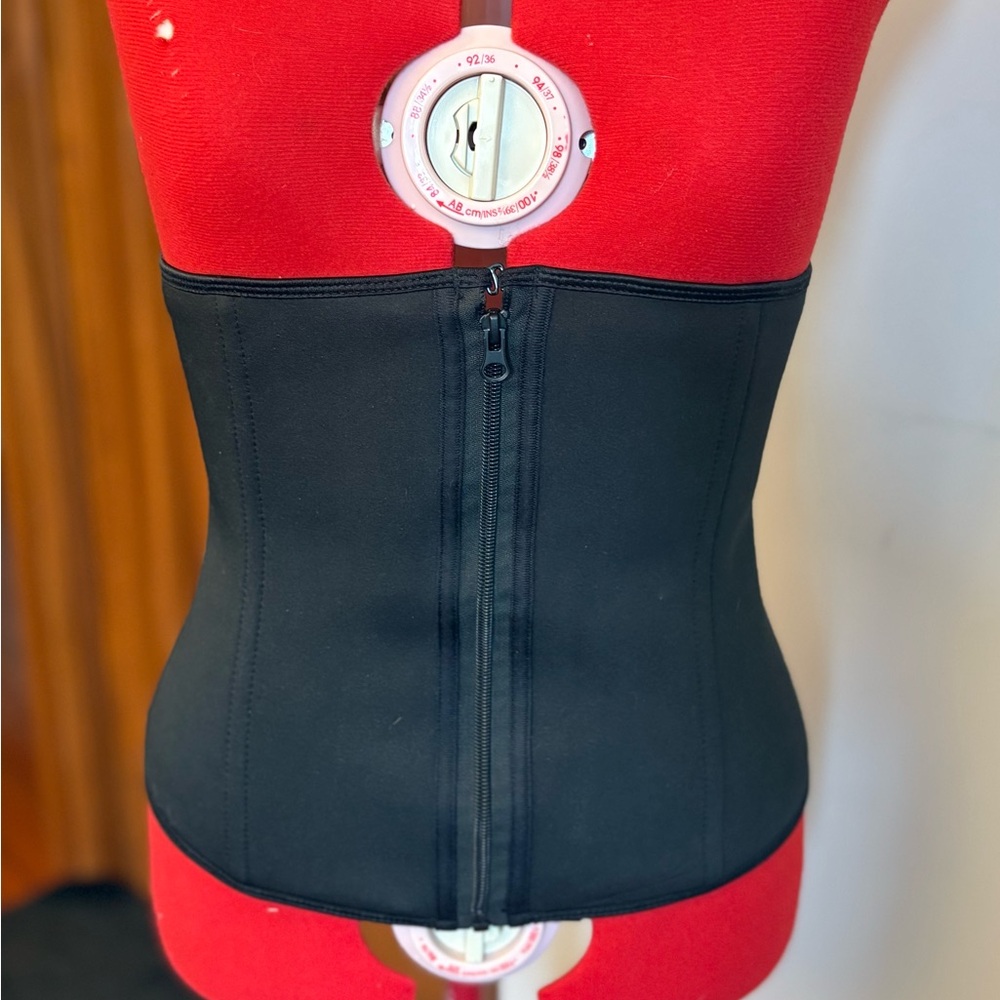 NWOT Black Women's Girdle Waist Trainer / Corset Undergarment Lg